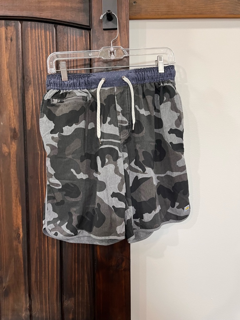 Men’s great condition camo shorts size medium